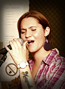 Viola Oechsler (Vocals)